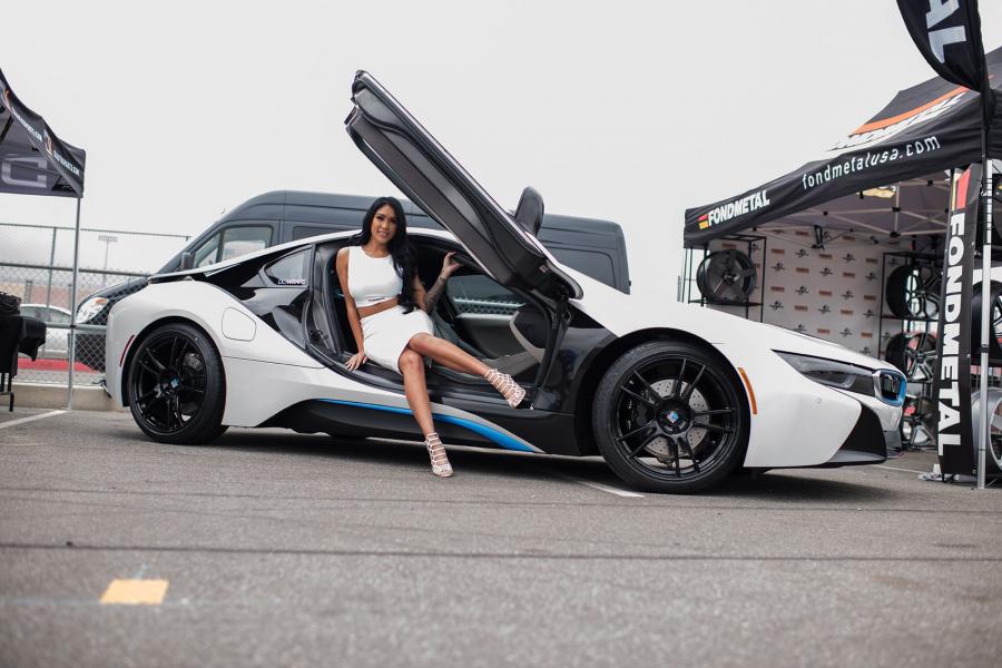 BMW i8 on Fondmetal Wheels '2016